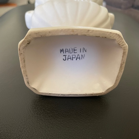 Vintage White Vase With cherubs Made In China Matt Glaze - Picture 3 of 8